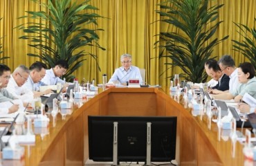 李军主持召开九届市政府第66次常务会议