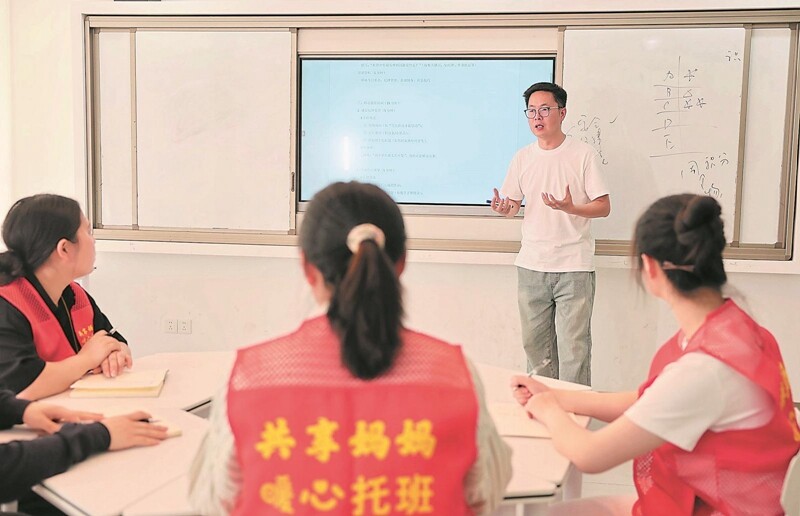 5月7日，在包河花園社區(qū)新時代文明實踐站，“共享媽媽”們就安全知識、兒童心理和應急處置技能接受了第3次培訓。.jpg