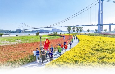 城南举行“五四”主题团日活动 百名青年展风采显担当
