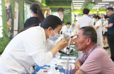 党群连心送健康 老城市集惠民行