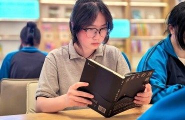 秀水师生齐捧卷，余华妙笔共读欢--嘉兴市秀水中等专业学校第三届“阅动秀水”读书节系列活动