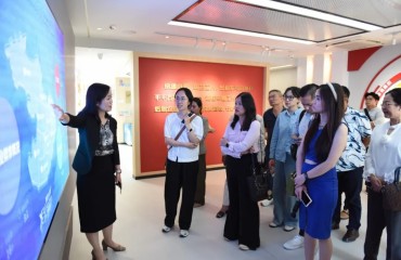 东南亚多国政党考察团参访普陀万有引力新业态新就业群体党群服务中心