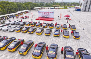 第二十屆“愛心護考 圓夢啟航”志愿服務活動啟動102輛社會愛心車輛免費接送考生