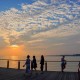 巢湖上空，鱼鳞云与金光共舞