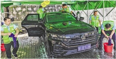 “愛心洗車坊”溫暖開張