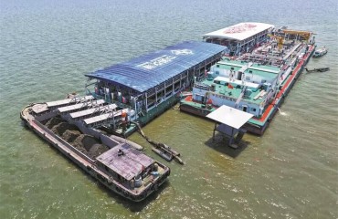 太湖宜興水域迎清淤超級(jí)航母“太湖之光”