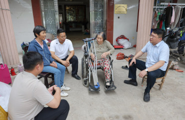 【迎接靖江高鐵時代】馬橋鎮(zhèn)福興村啃下征遷“硬骨頭”  “青年攻堅隊”與征遷群眾做朋友