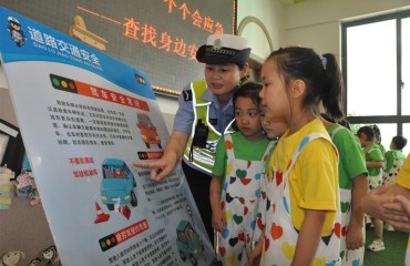 警心護幼苗萌娃學(xué)交規(guī)