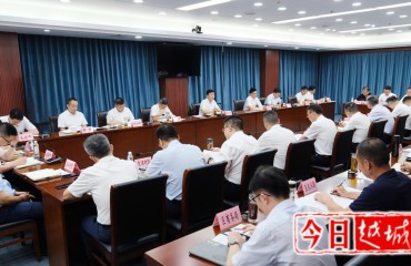 徐軍主持召開(kāi)鎮(zhèn)、街道黨（工）委書(shū)記座談會(huì)并講授黨課