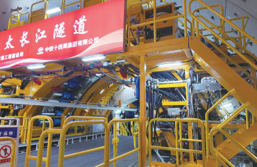 “江海号”盾构机掘进突破1000米