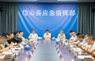 梁雪冬在岱指導(dǎo)督查臺(tái)風(fēng)“竹節(jié)草”防御工作