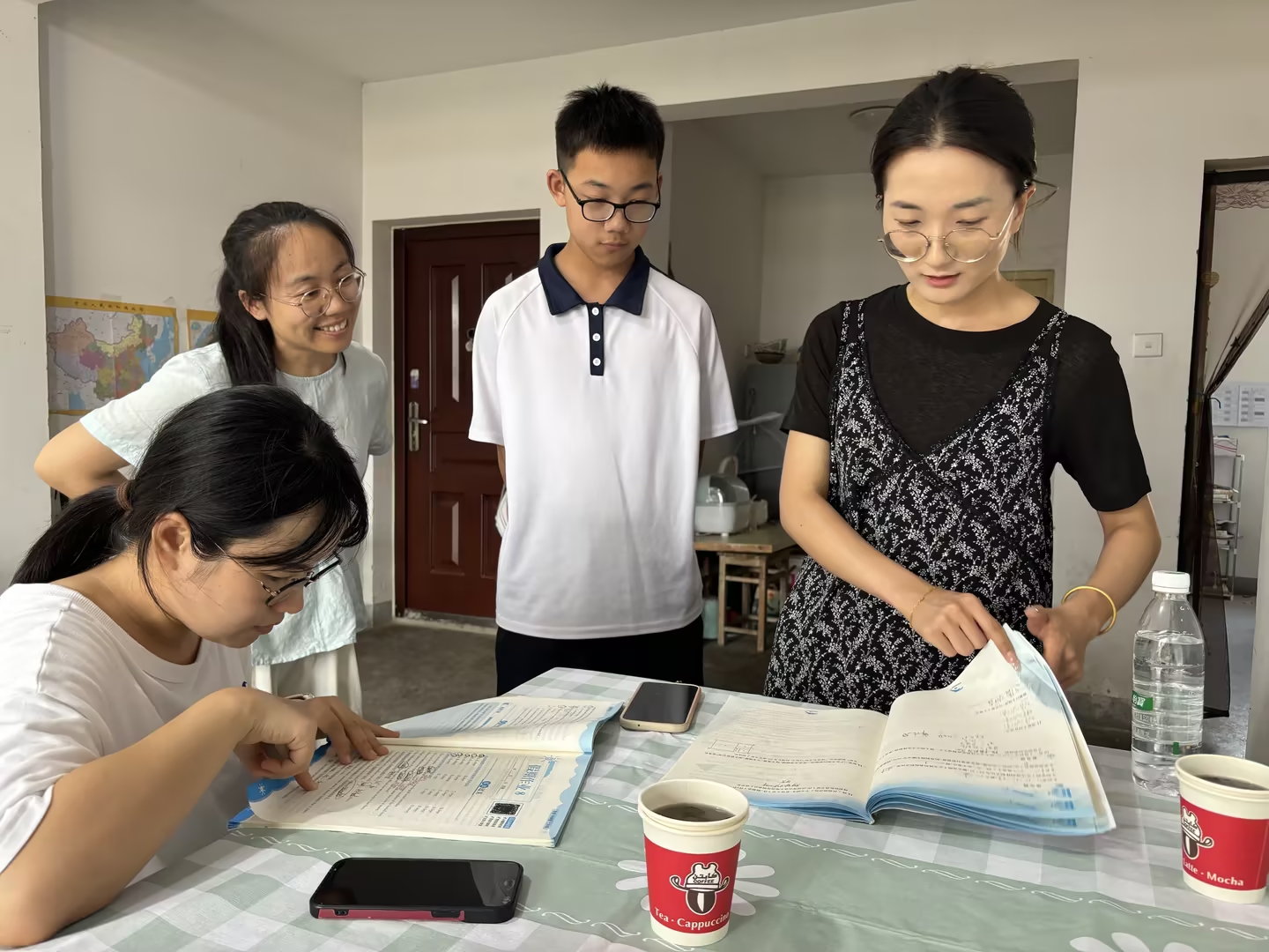 錢婷婷、呂小小老師家訪