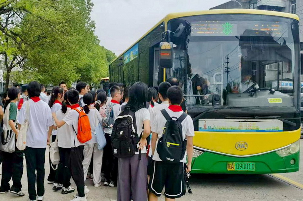 3、8月26日，合肥市五十中天鵝湖教育集團(tuán)奧體校區(qū)助學(xué)專線試運(yùn)營(yíng)。