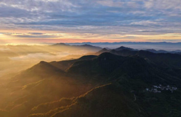 日照金龍山