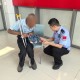 路遇老人中暑求助 邊檢民警緊急送醫(yī)救治