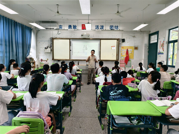老師介紹白露習(xí)俗和古詩(shī)