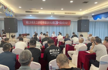 爭(zhēng)先進(jìn)位　勇立潮頭　用心用情辦好人民滿意的教育