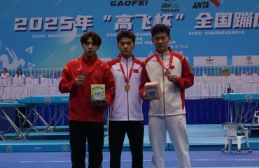 徐州小將王梓賽在全國(guó)蹦床錦標(biāo)賽喜奪雙金