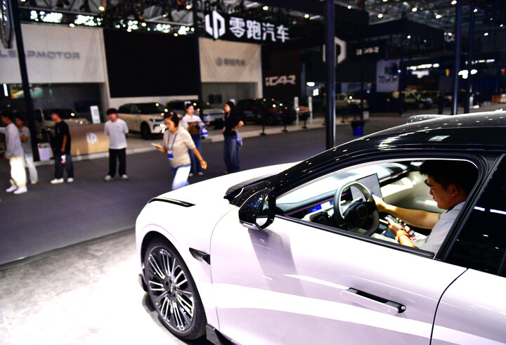 智能網(wǎng)聯(lián)“車路云一體化”的應(yīng)用成果將讓觀眾親身體驗(yàn)未來出行。
