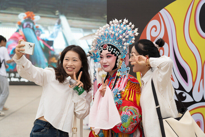 招聘現(xiàn)場為學(xué)生們提供的市集活動
