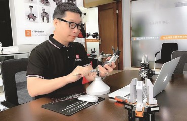 黃永杰：以匠心叩開機(jī)械觸覺之門