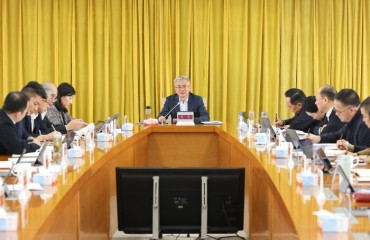 李军主持召开九届市政府第75次常务会议