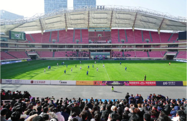 水庆霞领衔出场、多位足坛名宿回归，上海虹口足球嘉年华书写沪盐两地联动新篇