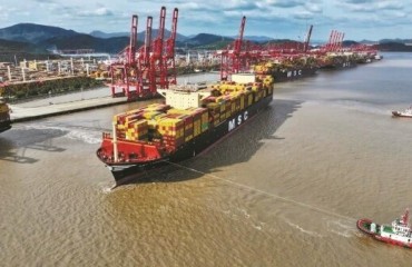 在寧波舟山港感受“5萬(wàn)億曲線”的脈動(dòng)