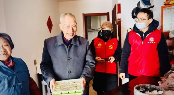 蓮花中心：冬至餃香暖鄰里黨群同心護夕陽