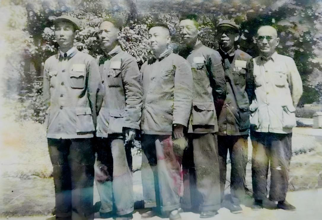 1956年，江浦中醫(yī)血防隊(duì)五一節(jié)合影。右一為戴洛卿。.jpg