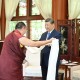 习近平接受班禅额尔德尼·确吉杰布拜见
