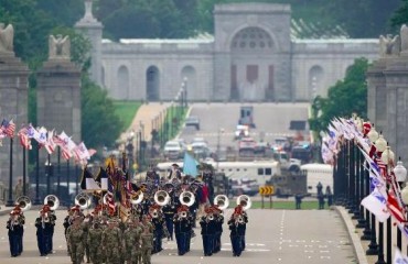 時(shí)隔34年的美國(guó)大閱兵：風(fēng)聲、雨聲、炮聲、抗議聲