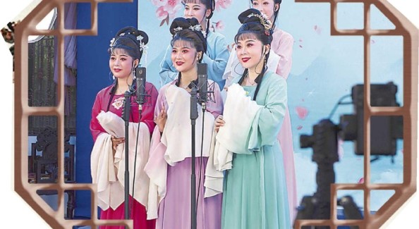这段破圈之旅，戏乡剧团有多“拼”