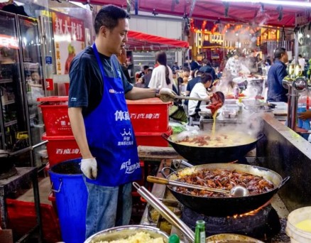 尅街火了，“中国龙虾之都”做对了什么？
