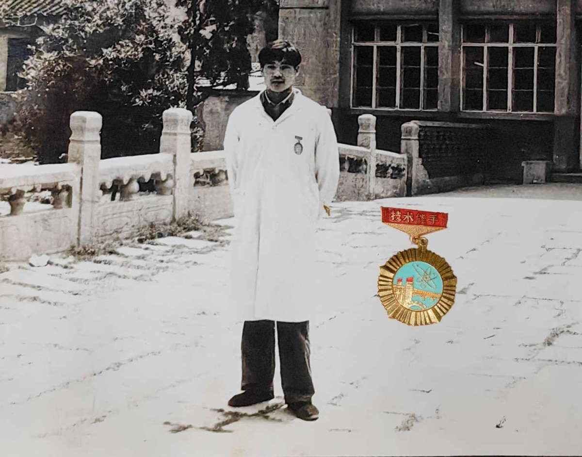 1986年、1990年，在南京市和江蘇省中藥理論與技術(shù)操作比賽上，雷茂華均獲“技術(shù)能手“榮譽。此為雷茂華首次獲獎后，在南