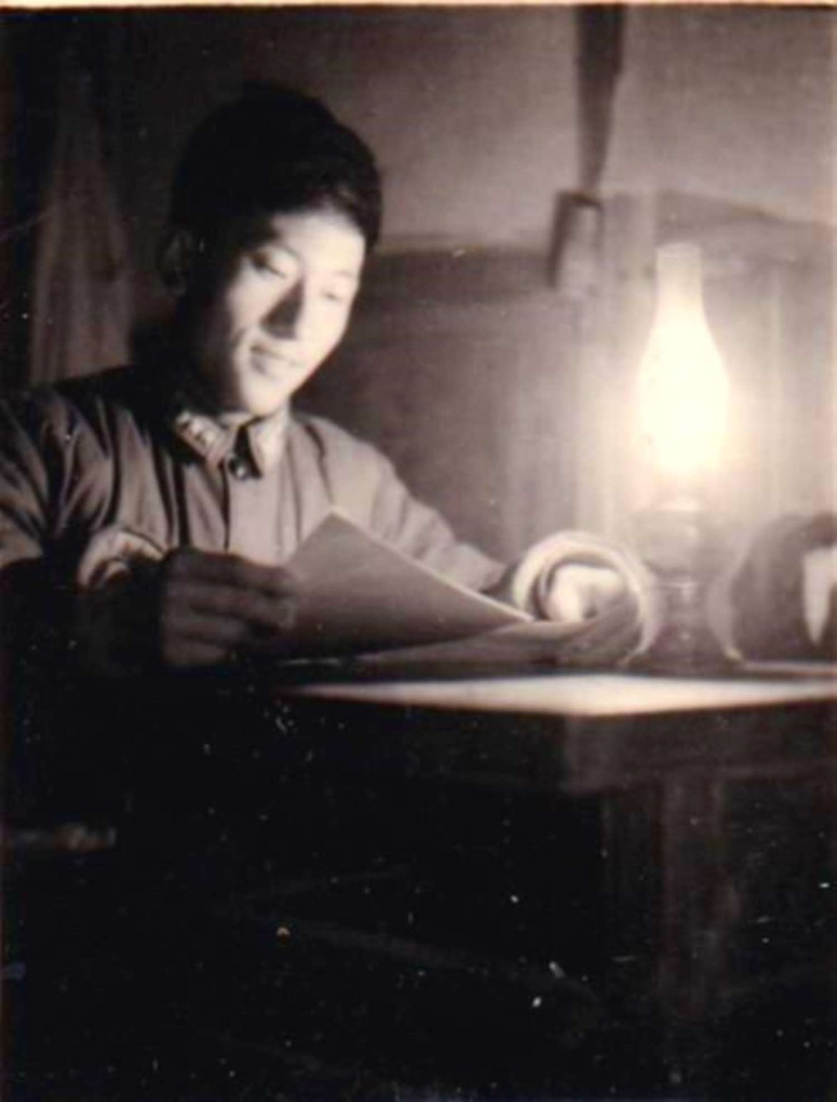 1962年浙江省均勻縣壺鎮(zhèn)南頓村野營(yíng)時(shí)學(xué)習(xí).jpg