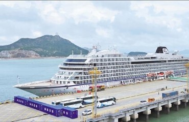 坐著國際郵輪去洞頭