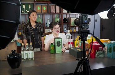 安徽明光：農(nóng)貨“借網(wǎng)出村” 農(nóng)戶“云端致富”