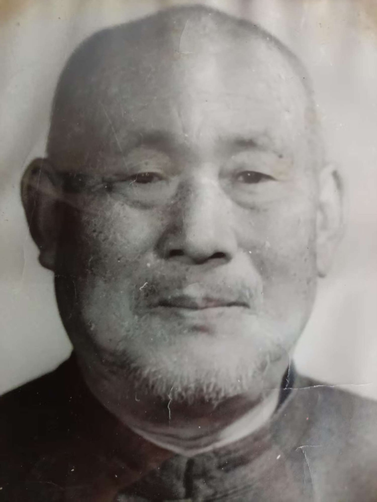 魏文龍，南京中草醫(yī)醫(yī)院創(chuàng)始院長。1916年出生，1990年去世。.jpg