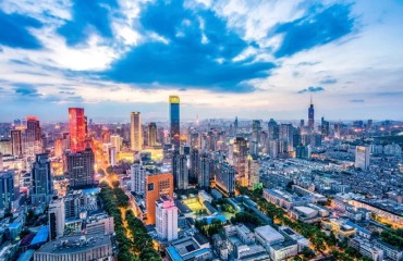 南京，距離“萬億消費城”還有多遠?