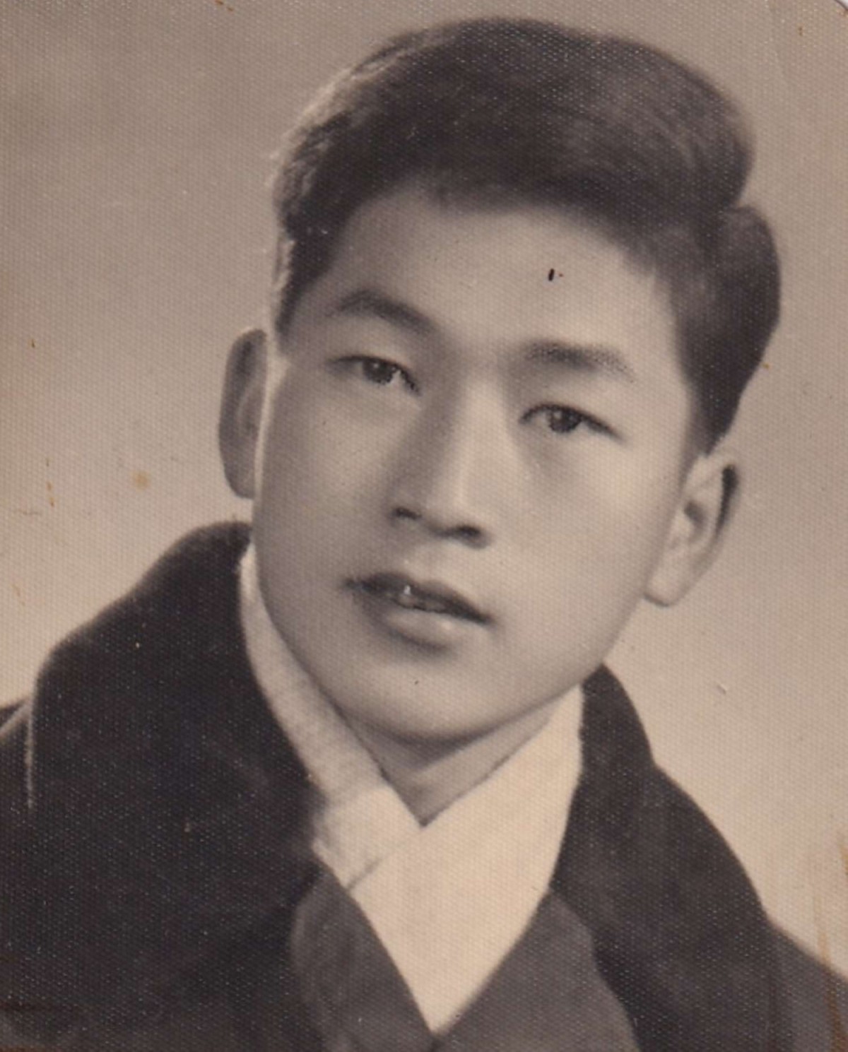 張華強(qiáng)，1961年攝于南京美琪照相館。.jpg