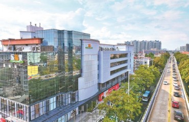 多路商業(yè)夾擊下,南京一批大型商超“變臉”新開(kāi)