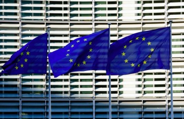 欧盟暂停针对美国关税的两项反制措施6个月