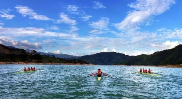 飞云湖畔“桨”声水影 泰顺百丈镇暑期经济火热