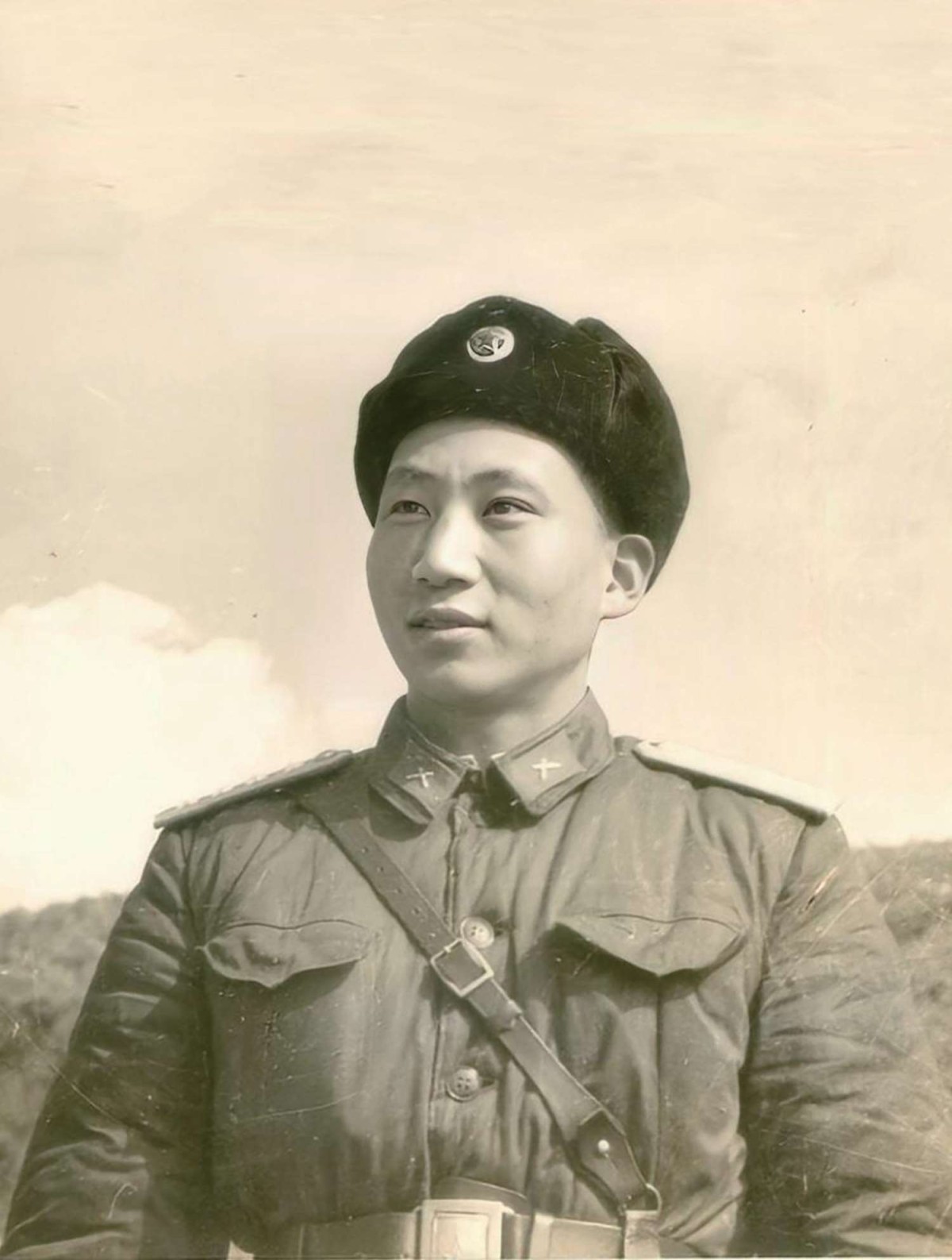 1956 年 ，劉漢山在朝鮮板橋洞留影.jpg