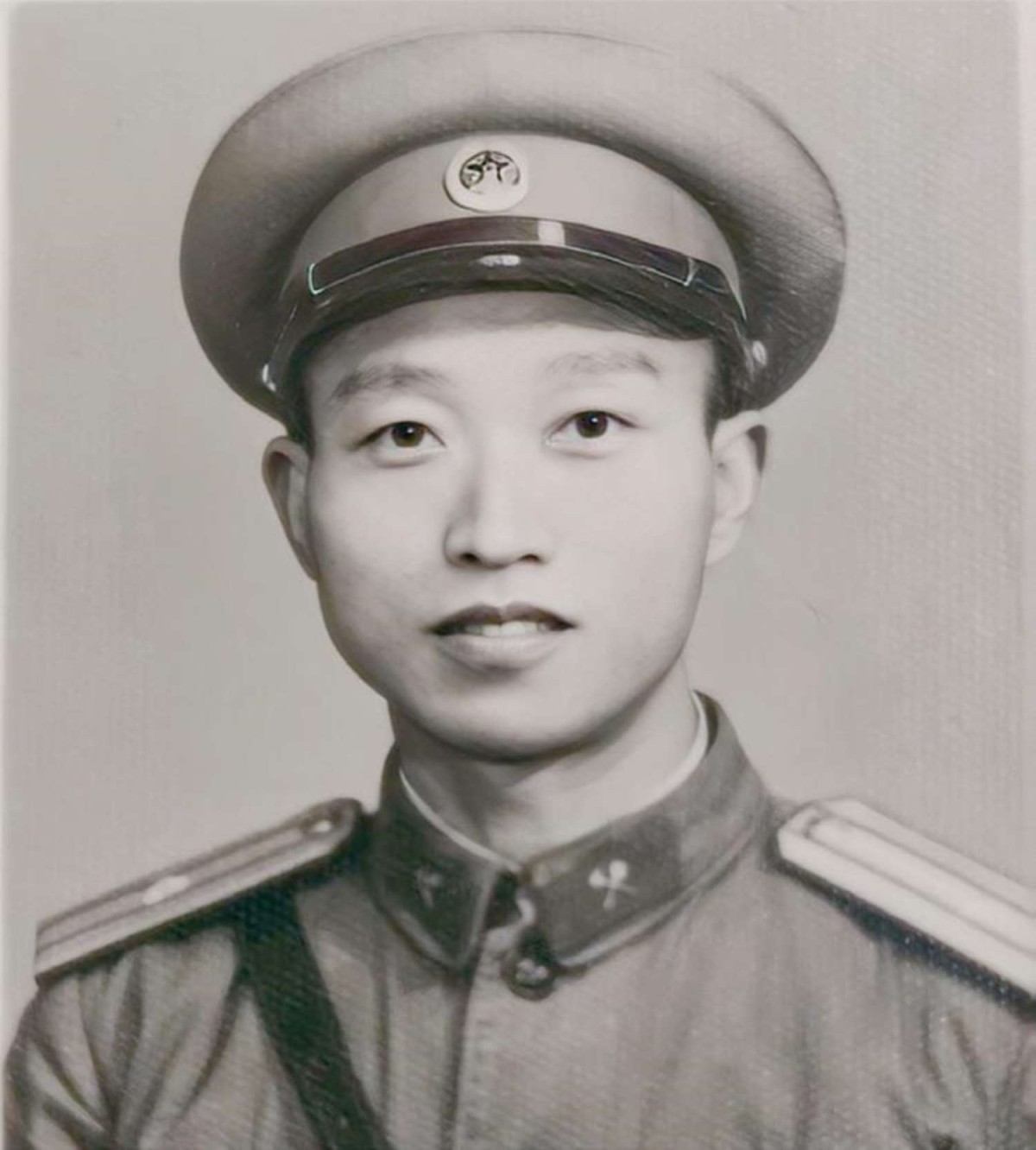 1955 年， 實行軍銜制 ，朱澄清著新軍裝.jpg