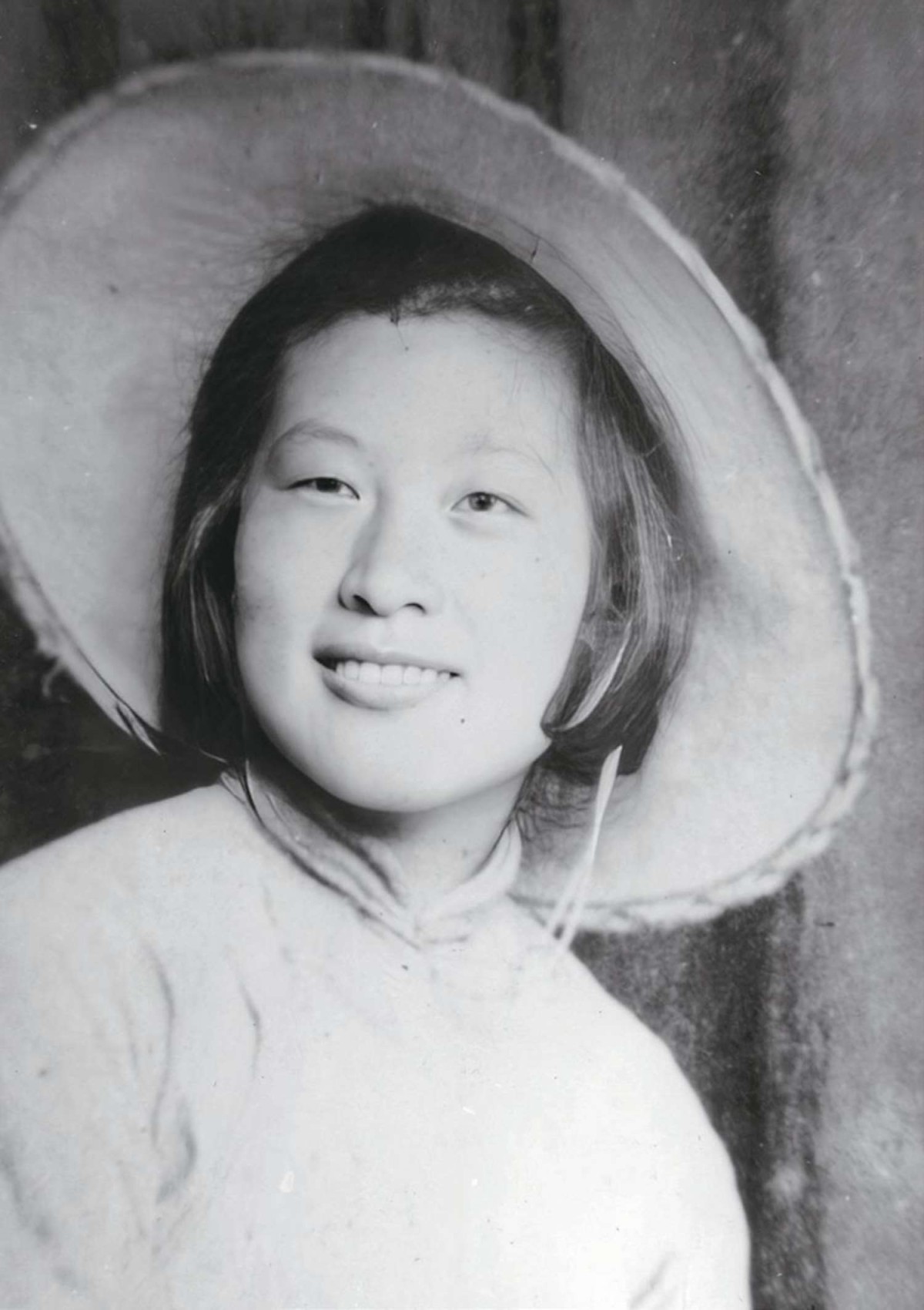 1946 年，祝自瑩在靖江季家市.jpg