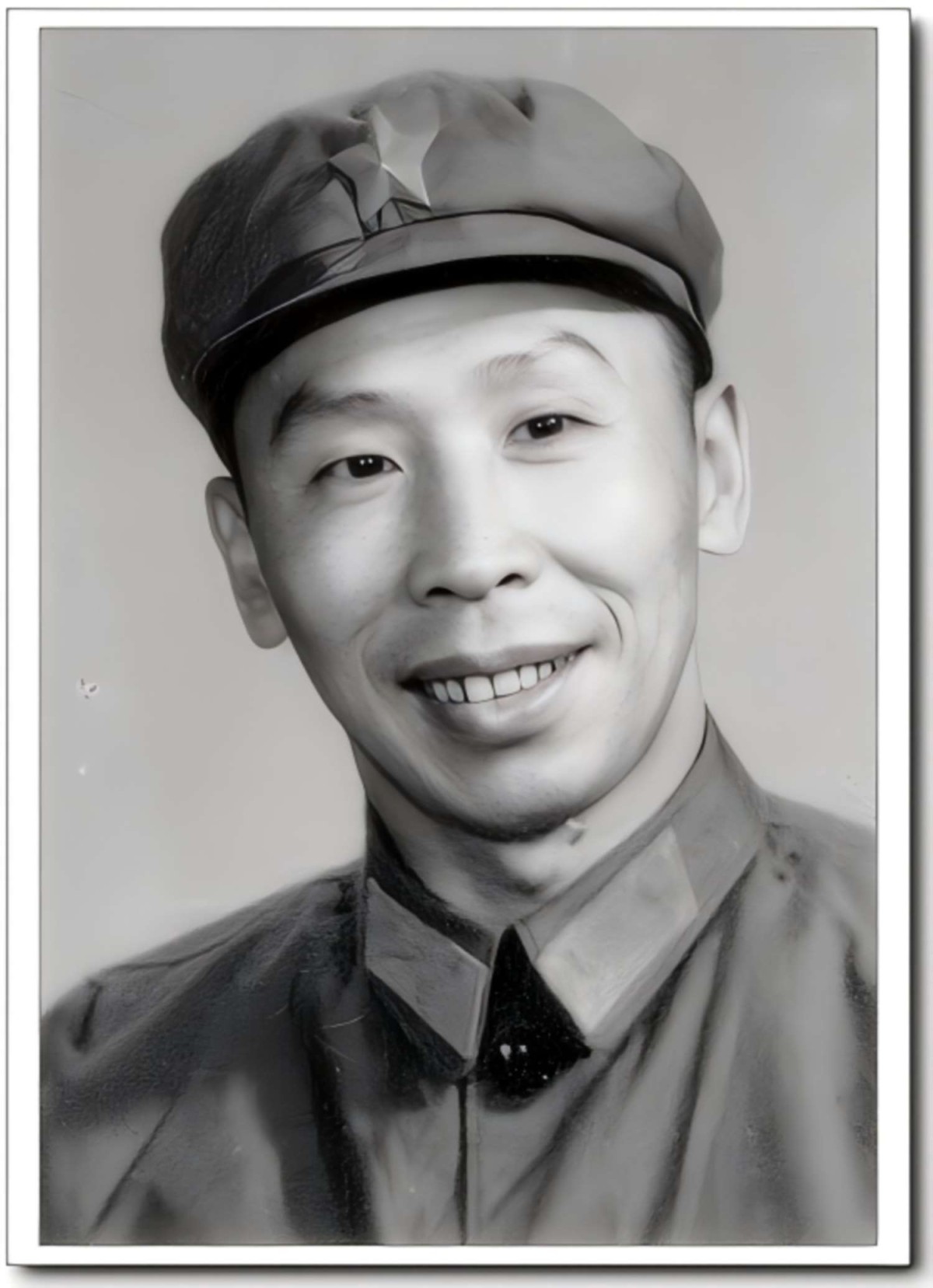 1965年，陸政在中國人民解放軍空軍政治部。.jpg