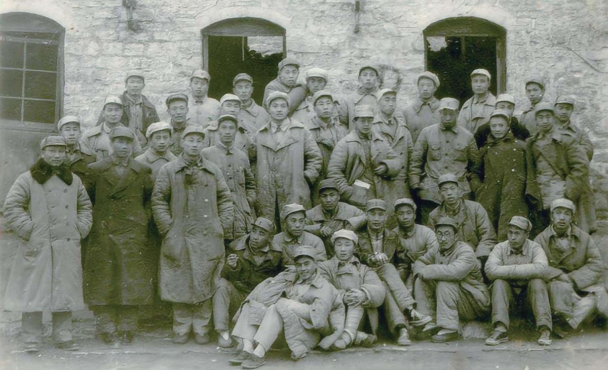 1942 年冬，新四軍淮南軍部在鹽城亭子崗召開各旅鋤奸科、部長會議，集體合影留念。 陸政因當(dāng)天開會 ，未參加合影.jpg