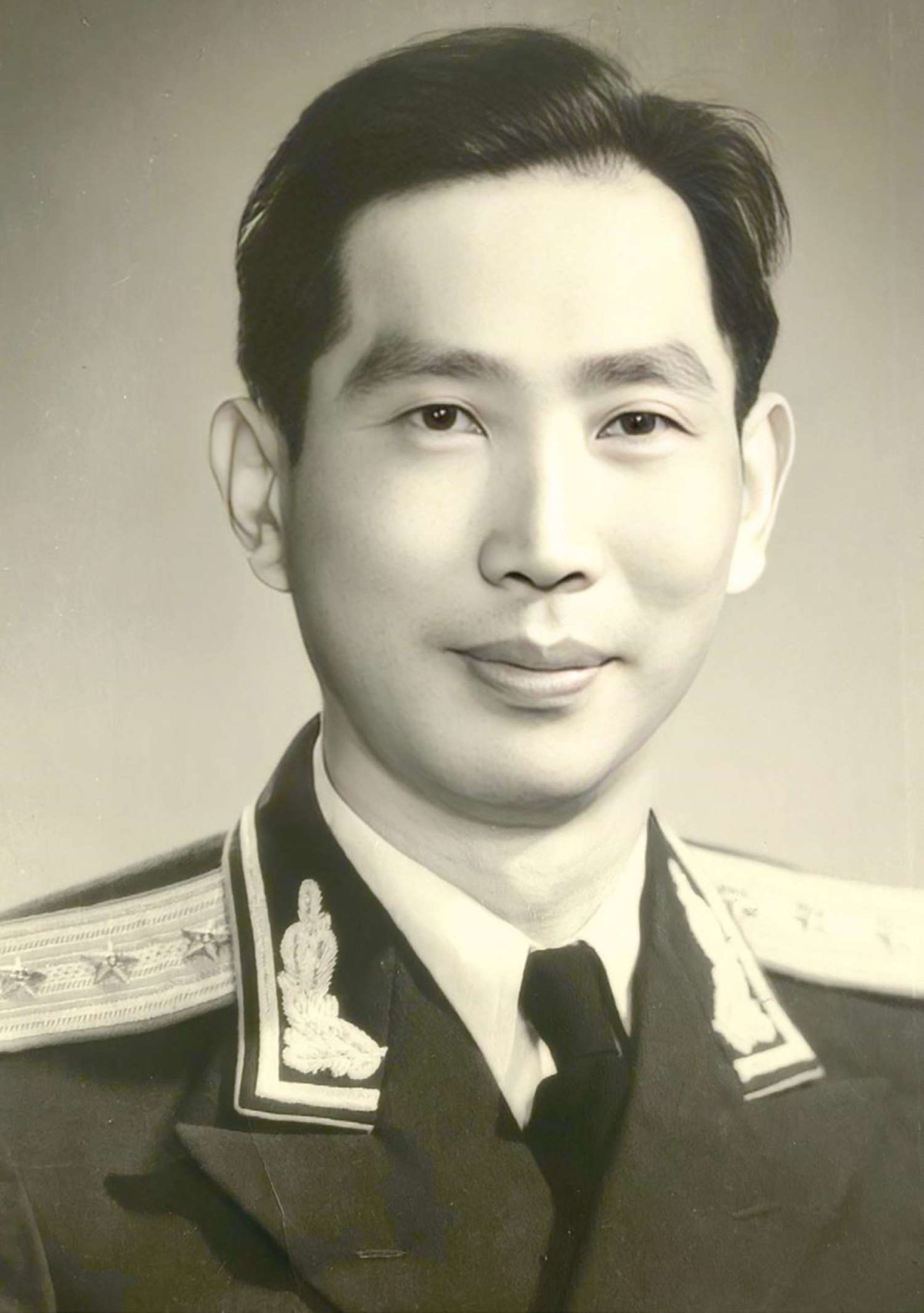 1955 年第一次授军衔，祝自荣着礼服照.jpg